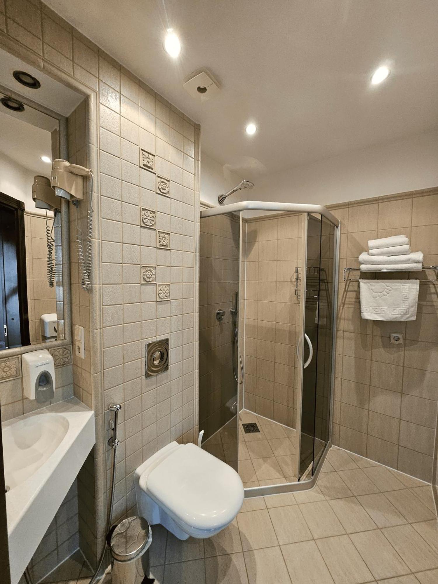 Guest House & Villa Astoma 팔랑가 외부 사진
